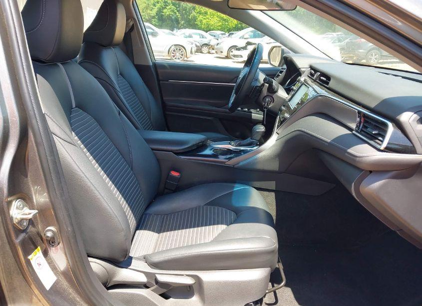 Photo 5 of 2018 Toyota Camry SE (VIN 4T1B11HK9JU665289)