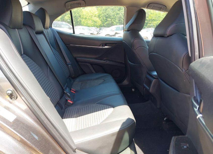 Photo 8 of 2018 Toyota Camry SE (VIN 4T1B11HK9JU665289)