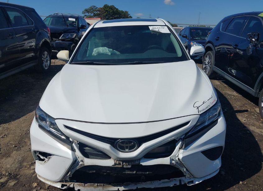 Photo 12 of 2018 Toyota Camry SE (VIN 4T1B11HK9JU666104)