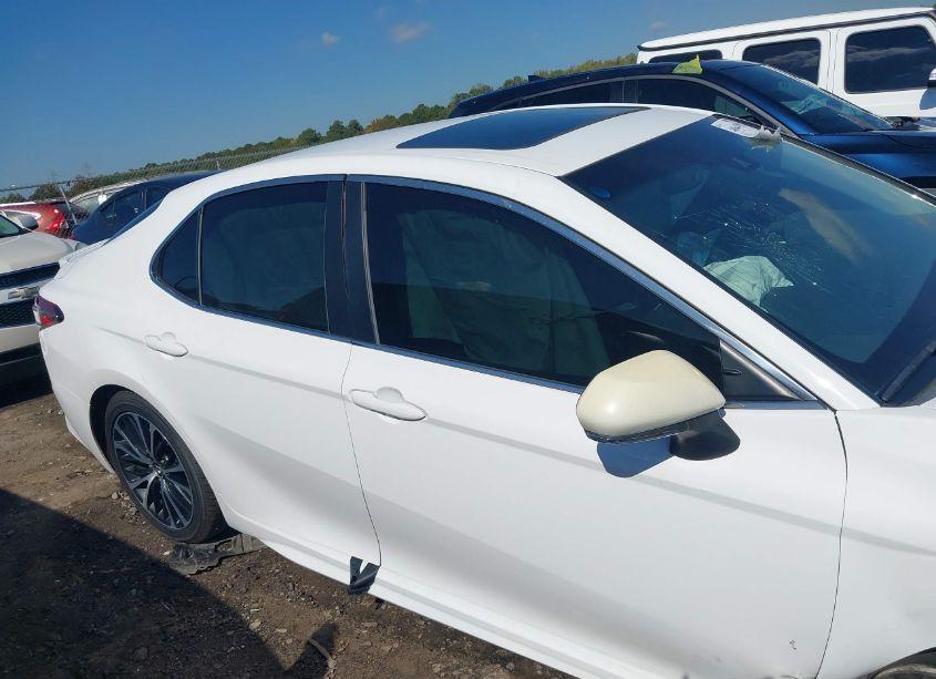 Photo 13 of 2018 Toyota Camry SE (VIN 4T1B11HK9JU666104)