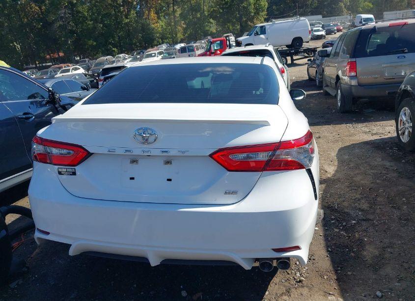 Photo 16 of 2018 Toyota Camry SE (VIN 4T1B11HK9JU666104)