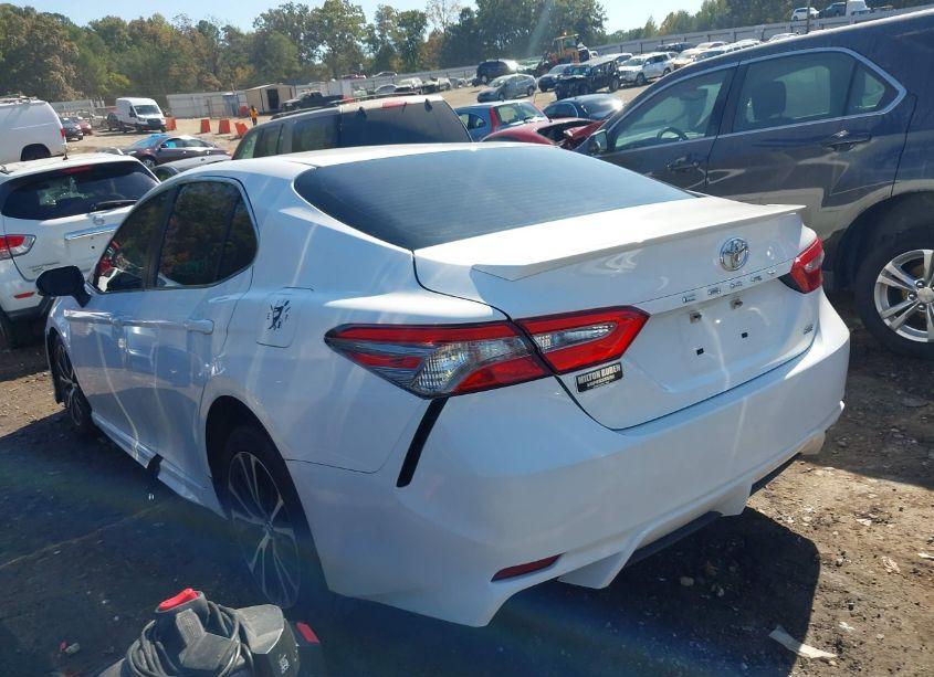 Photo 3 of 2018 Toyota Camry SE (VIN 4T1B11HK9JU666104)