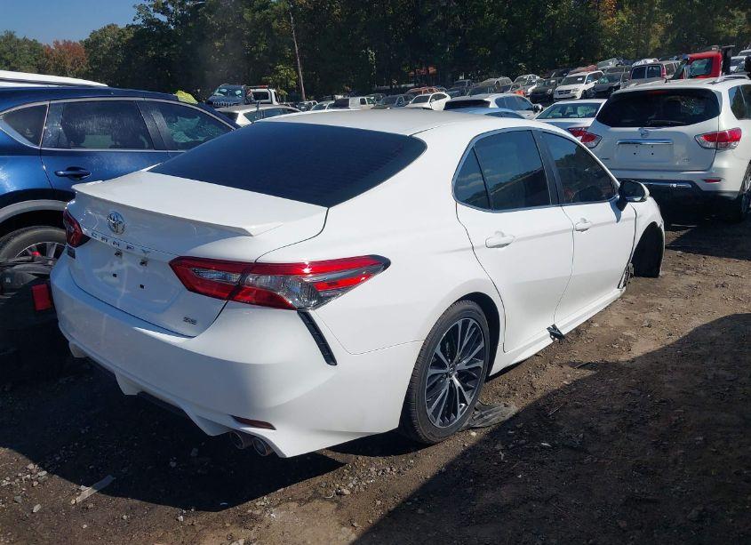 Photo 4 of 2018 Toyota Camry SE (VIN 4T1B11HK9JU666104)