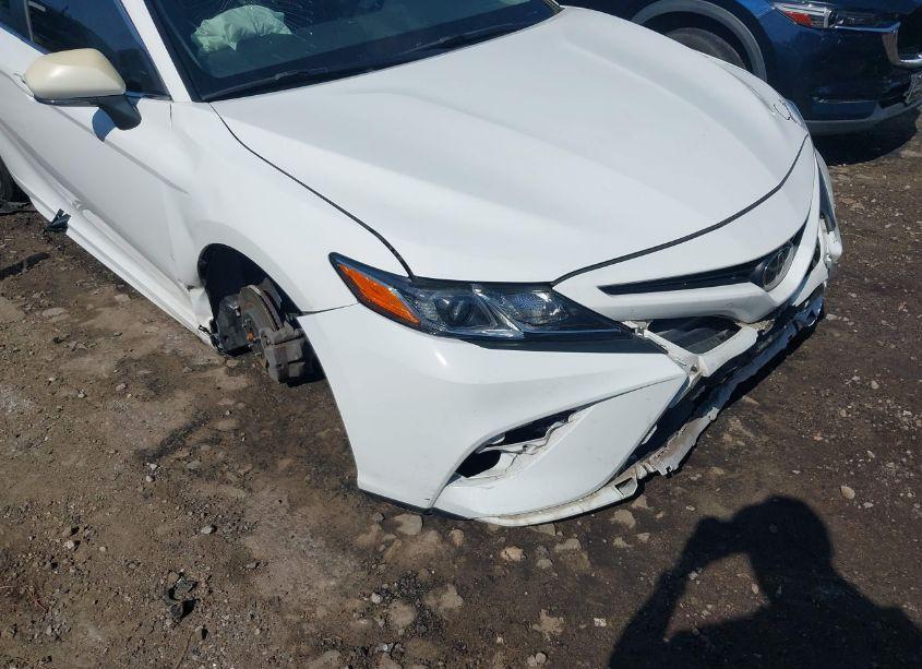 Photo 6 of 2018 Toyota Camry SE (VIN 4T1B11HK9JU666104)