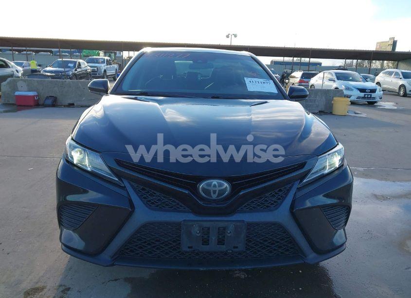 Photo 13 of 2018 Toyota Camry L/LE/XLE/SE/XSE (VIN 4T1B11HK9JU668449)