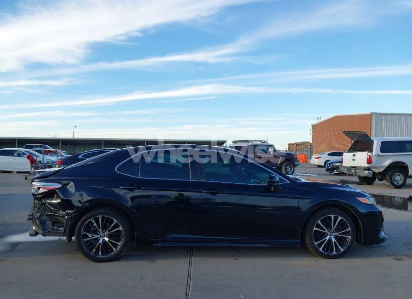 Photo 14 of 2018 Toyota Camry L/LE/XLE/SE/XSE (VIN 4T1B11HK9JU668449)