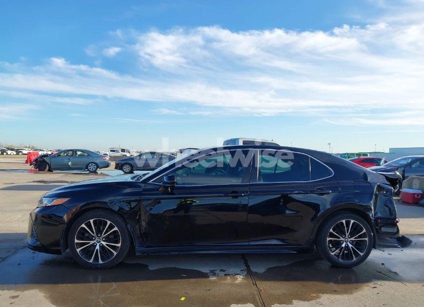 Photo 15 of 2018 Toyota Camry L/LE/XLE/SE/XSE (VIN 4T1B11HK9JU668449)
