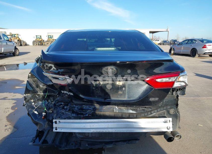 Photo 17 of 2018 Toyota Camry L/LE/XLE/SE/XSE (VIN 4T1B11HK9JU668449)