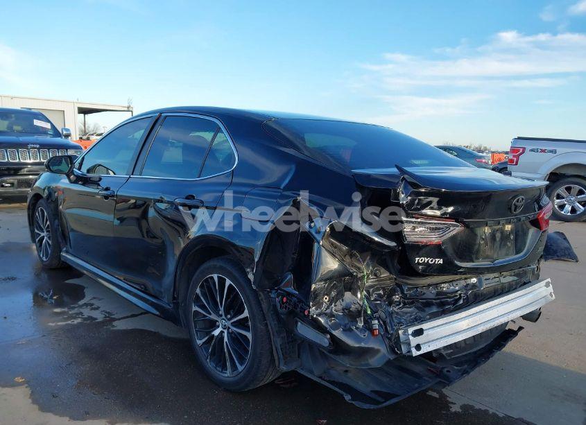 Photo 6 of 2018 Toyota Camry L/LE/XLE/SE/XSE (VIN 4T1B11HK9JU668449)