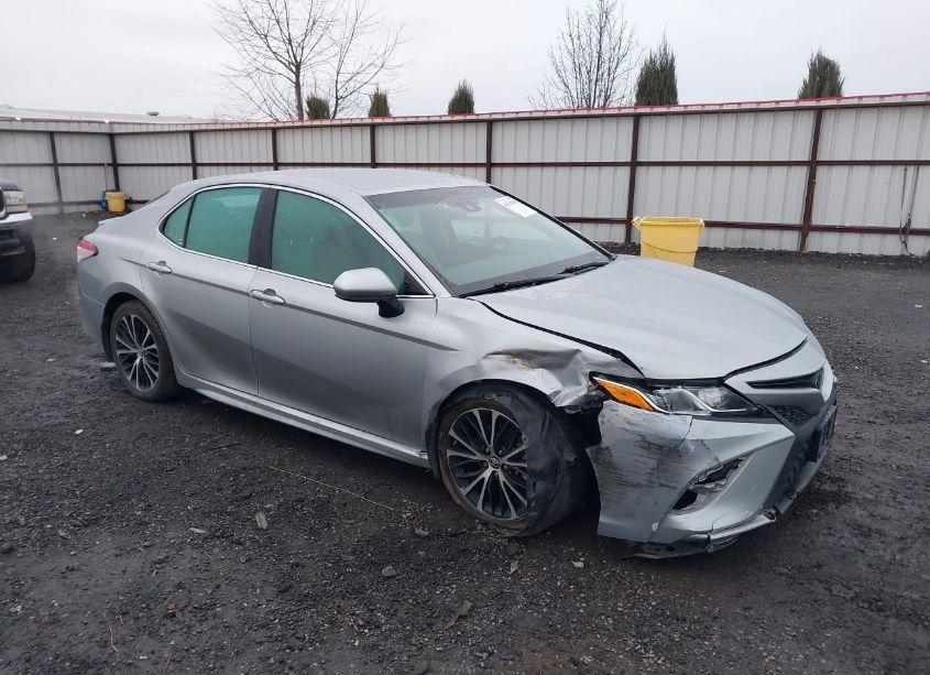 2018 Toyota Camry SE (VIN 4T1B11HK9JU678432) main photo