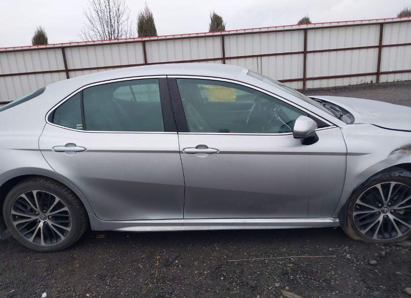 Photo 13 of 2018 Toyota Camry SE (VIN 4T1B11HK9JU678432)