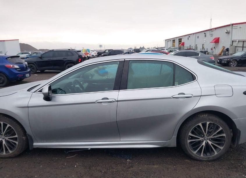 Photo 14 of 2018 Toyota Camry SE (VIN 4T1B11HK9JU678432)