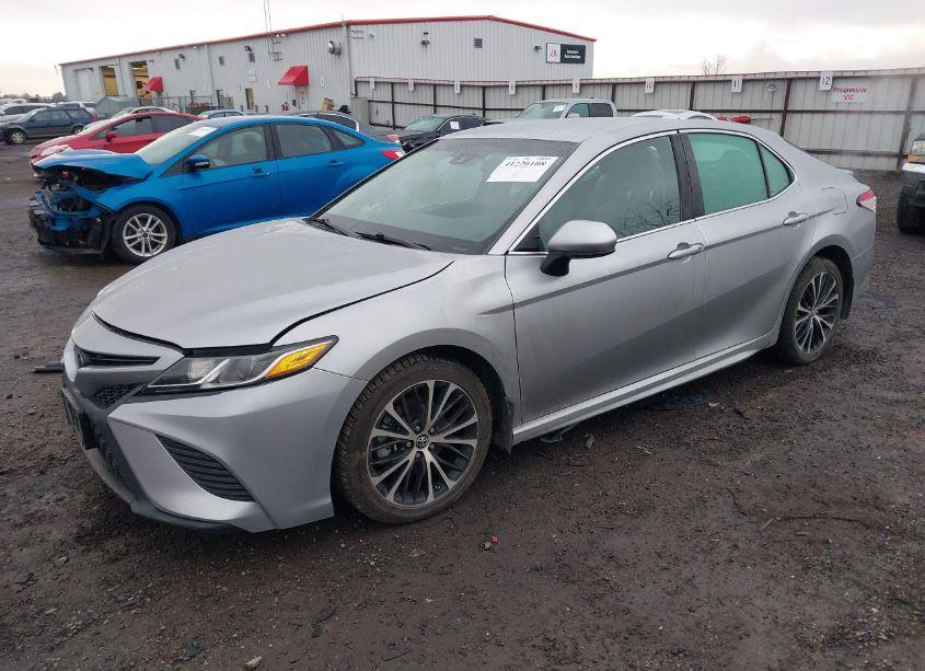 Photo 2 of 2018 Toyota Camry SE (VIN 4T1B11HK9JU678432)