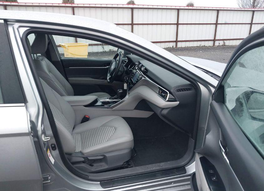 Photo 5 of 2018 Toyota Camry SE (VIN 4T1B11HK9JU678432)