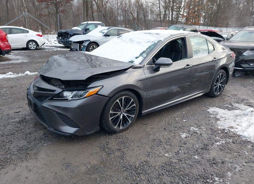 Photo 2 of 2019 Toyota Camry SE (VIN 4T1B11HK9KU162167)