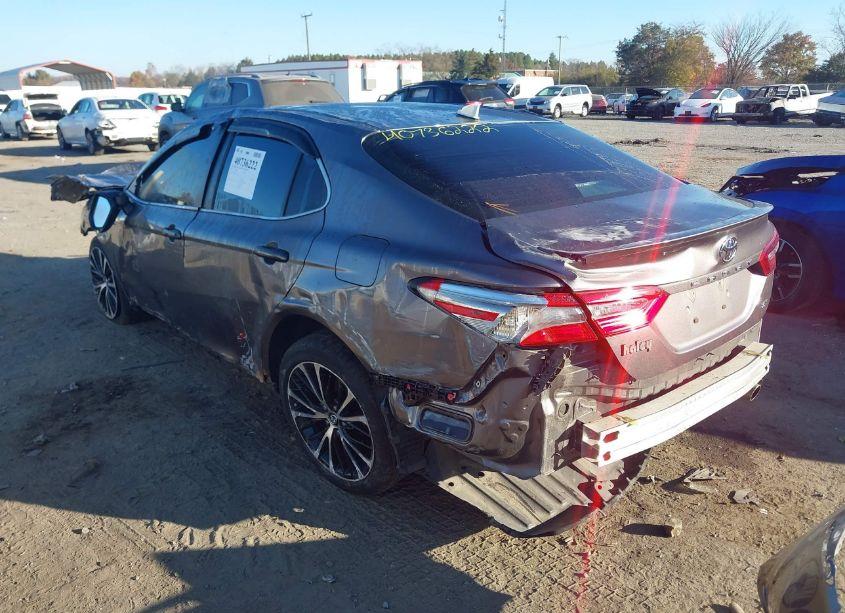 Photo 3 of 2019 Toyota Camry SE (VIN 4T1B11HK9KU169877)