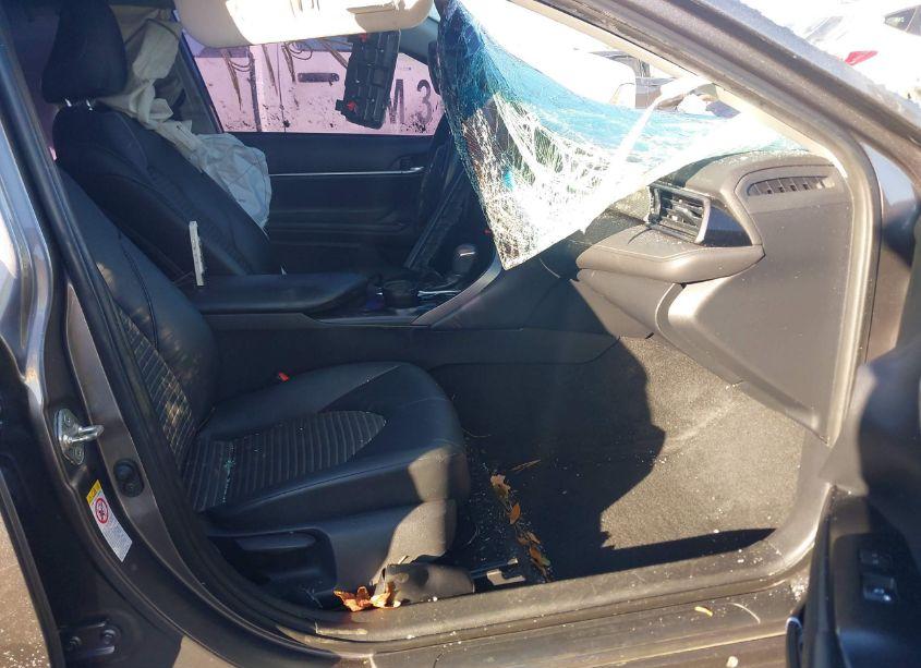 Photo 5 of 2019 Toyota Camry SE (VIN 4T1B11HK9KU169877)