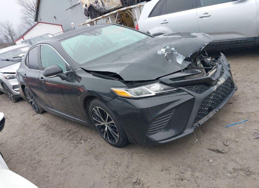 2019 Toyota Camry SE (VIN 4T1B11HK9KU174822) main photo