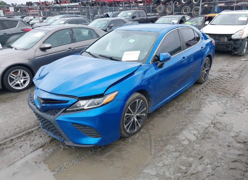 Photo 2 of 2019 Toyota Camry SE (VIN 4T1B11HK9KU177672)
