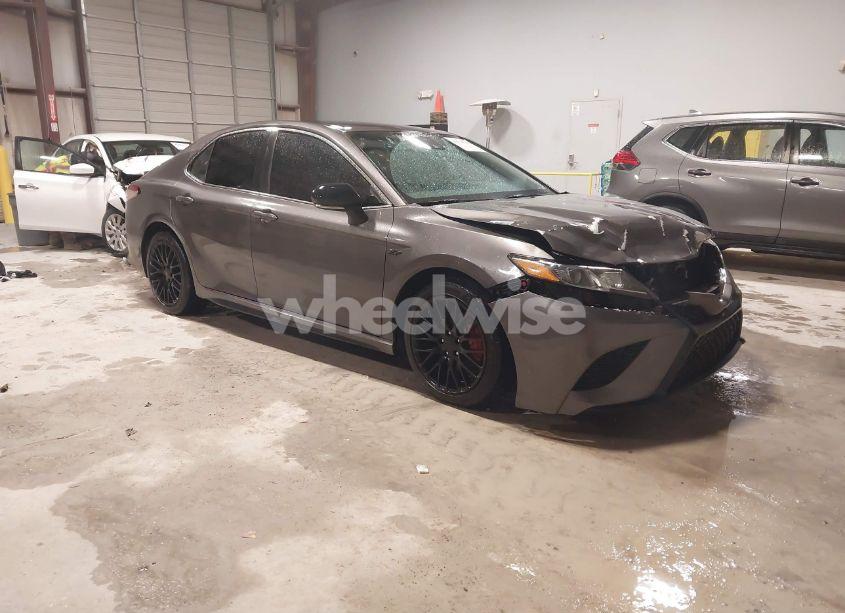 2019 Toyota Camry SE (VIN 4T1B11HK9KU178482) main photo