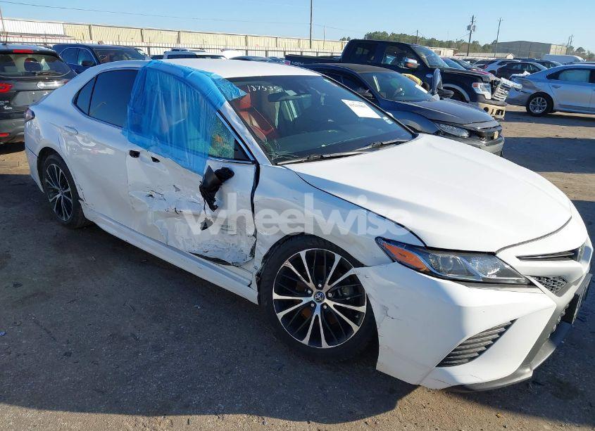 2019 Toyota Camry SE (VIN 4T1B11HK9KU208113) main photo