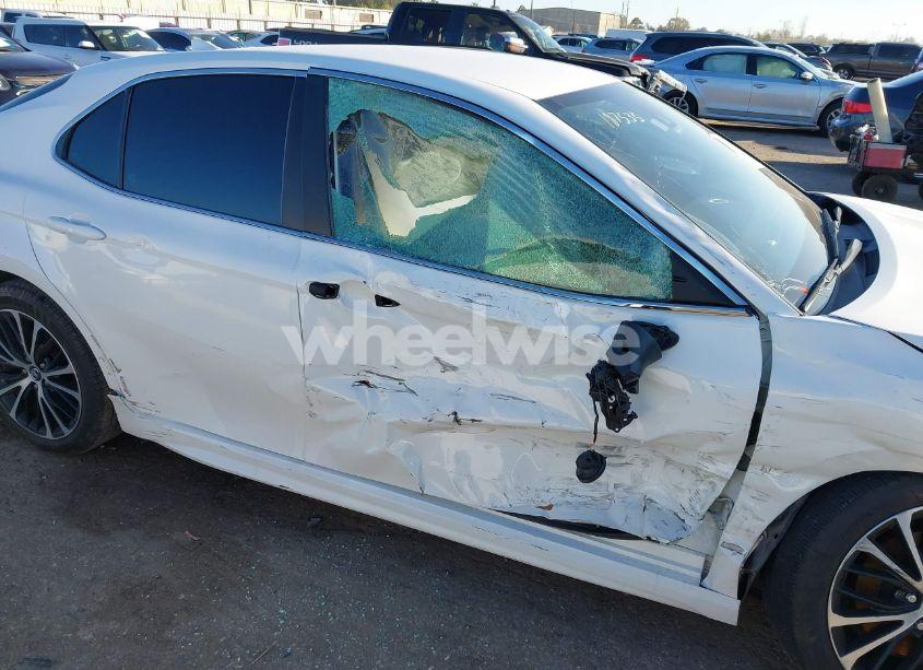 Photo 6 of 2019 Toyota Camry SE (VIN 4T1B11HK9KU208113)