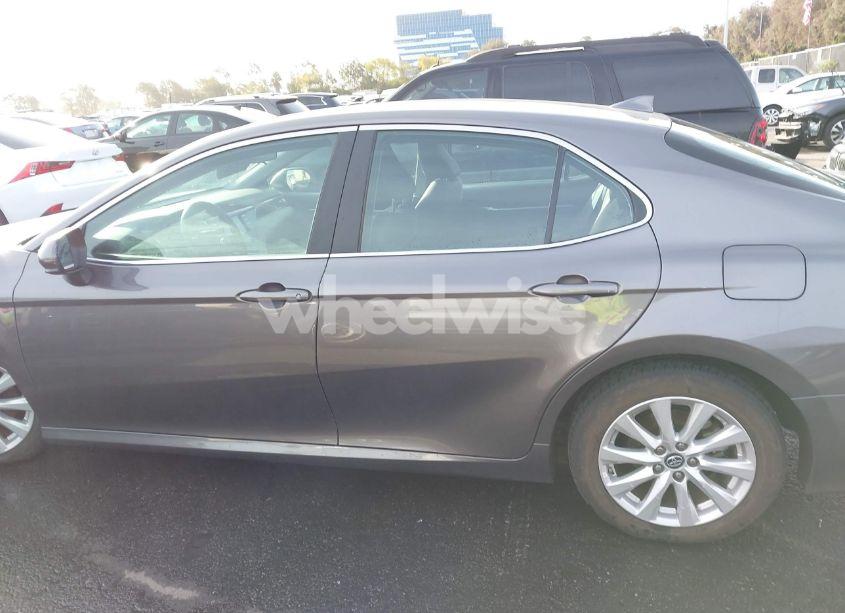 Photo 15 of 2019 Toyota Camry LE (VIN 4T1B11HK9KU241015)