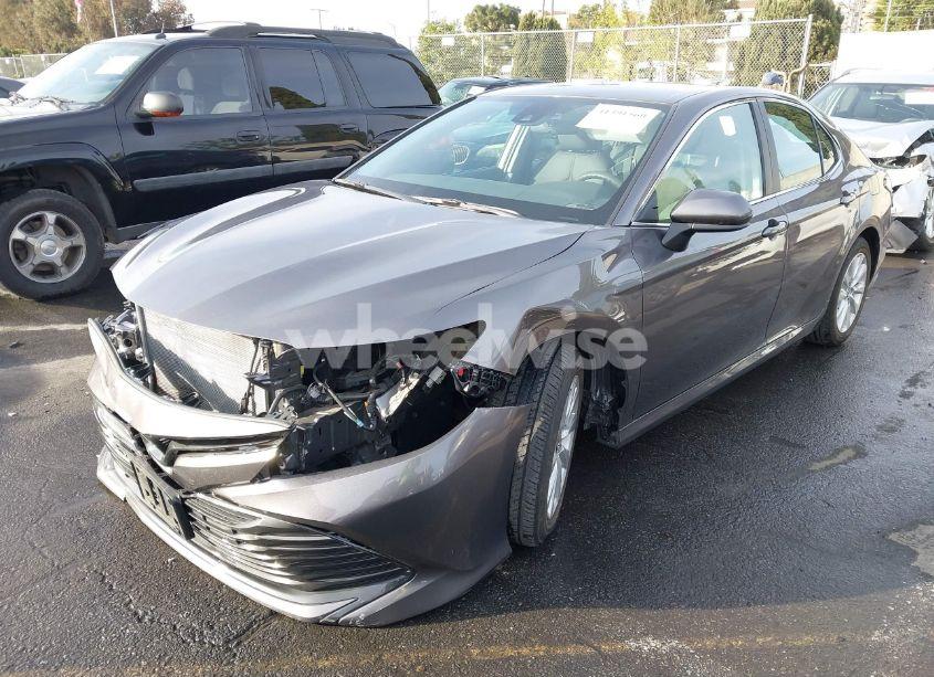 Photo 2 of 2019 Toyota Camry LE (VIN 4T1B11HK9KU241015)