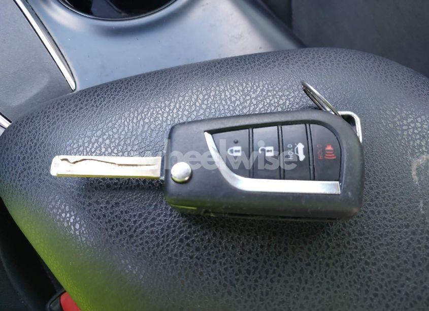 Photo 11 of 2019 Toyota Camry LE (VIN 4T1B11HK9KU241760)