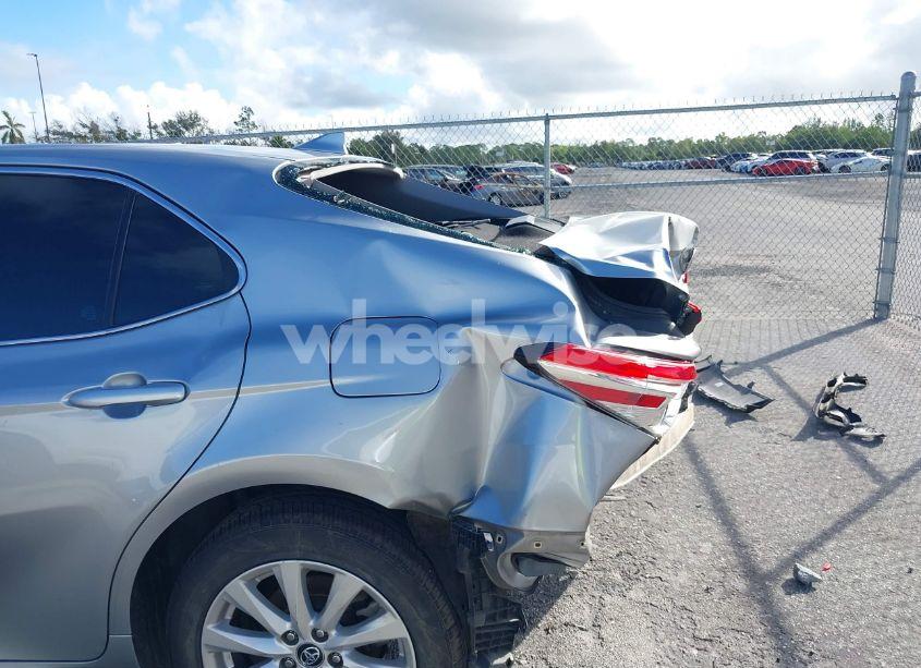 Photo 21 of 2019 Toyota Camry LE (VIN 4T1B11HK9KU241760)