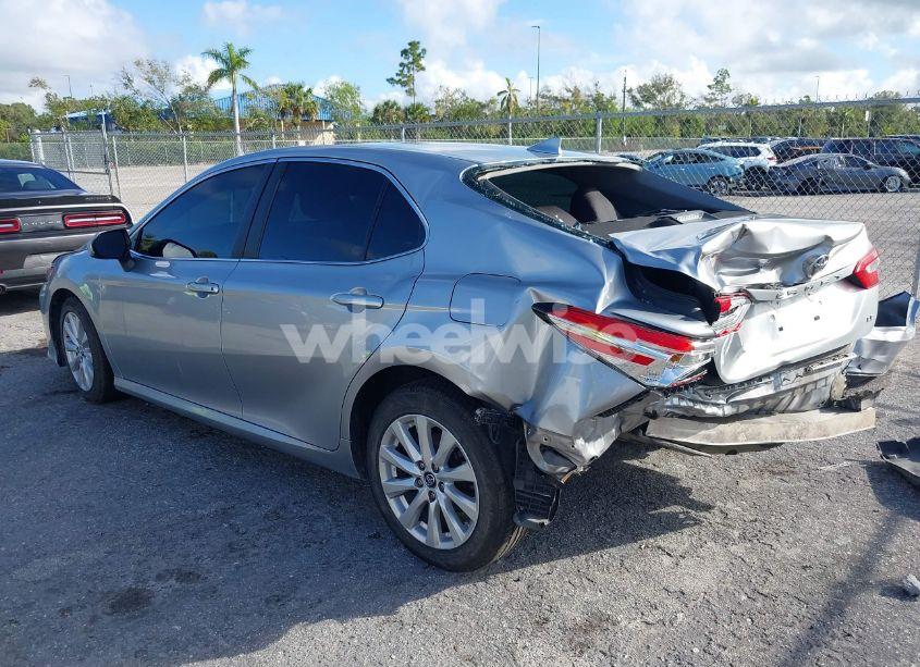 Photo 3 of 2019 Toyota Camry LE (VIN 4T1B11HK9KU241760)