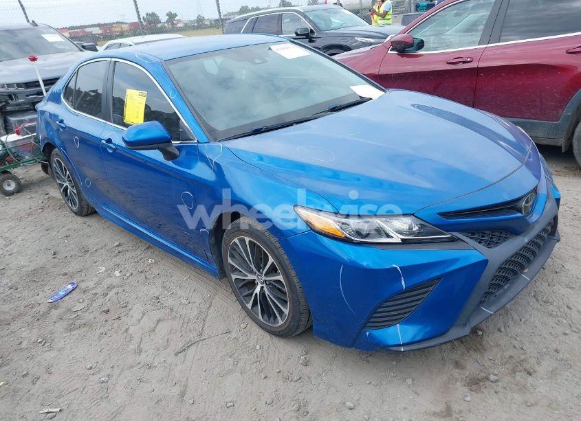 2019 Toyota Camry SE (VIN 4T1B11HK9KU241905) main photo