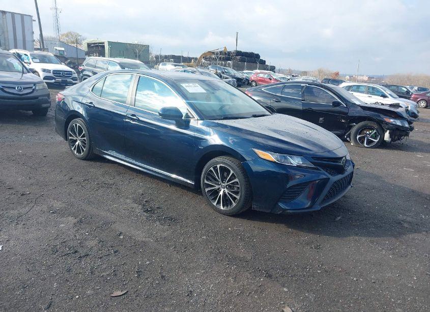 2019 Toyota Camry SE (VIN 4T1B11HK9KU244108) main photo