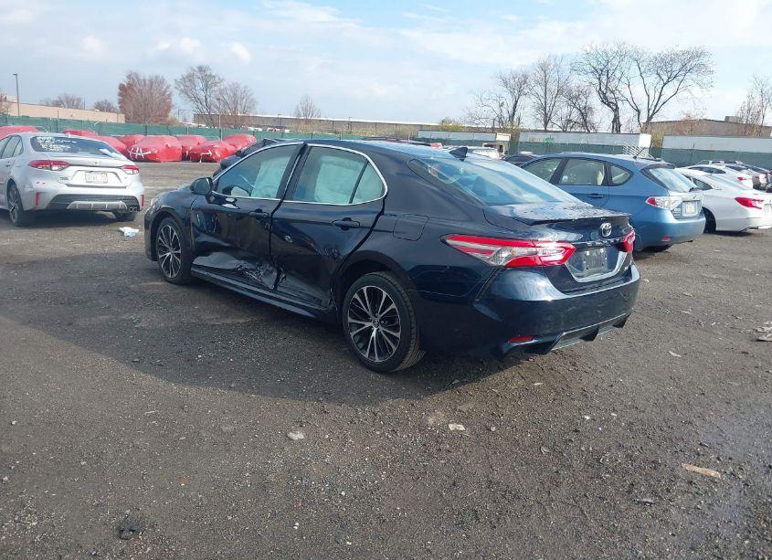 Photo 3 of 2019 Toyota Camry SE (VIN 4T1B11HK9KU244108)