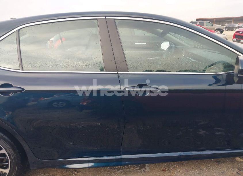 Photo 14 of 2019 Toyota Camry SE (VIN 4T1B11HK9KU245727)