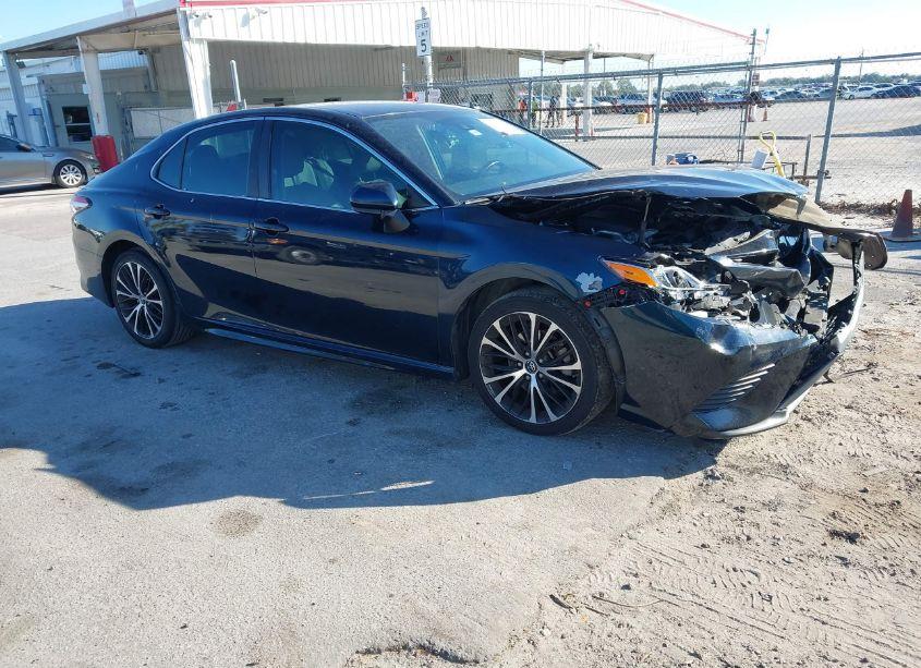 2019 Toyota Camry SE (VIN 4T1B11HK9KU266433) main photo