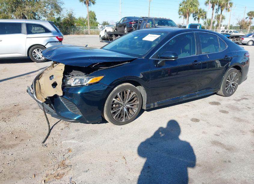 Photo 2 of 2019 Toyota Camry SE (VIN 4T1B11HK9KU266433)