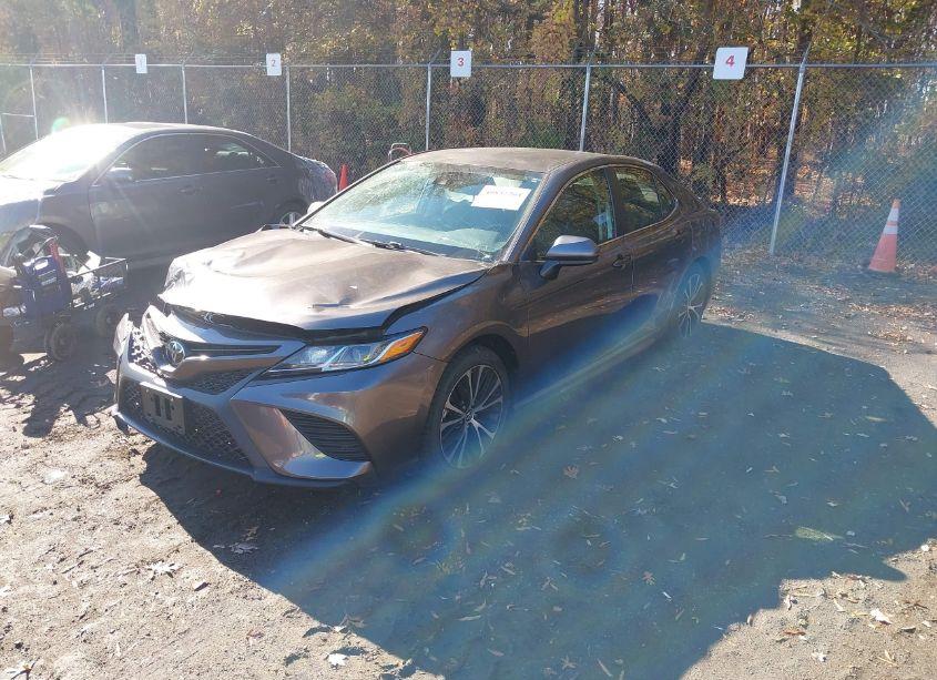 Photo 2 of 2019 Toyota Camry SE (VIN 4T1B11HK9KU691411)