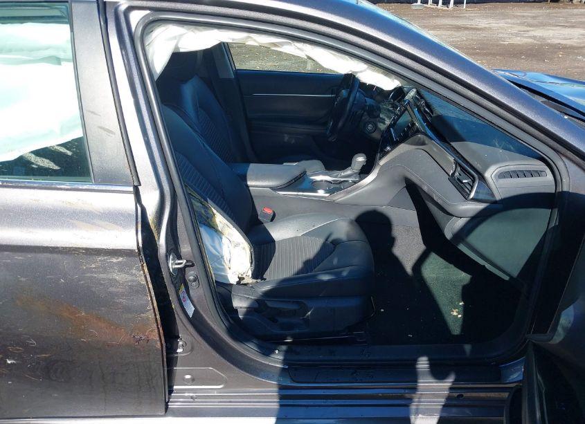 Photo 5 of 2019 Toyota Camry SE (VIN 4T1B11HK9KU691411)