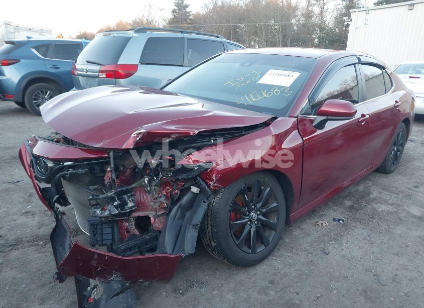 Photo 2 of 2019 Toyota Camry LE (VIN 4T1B11HK9KU692252)