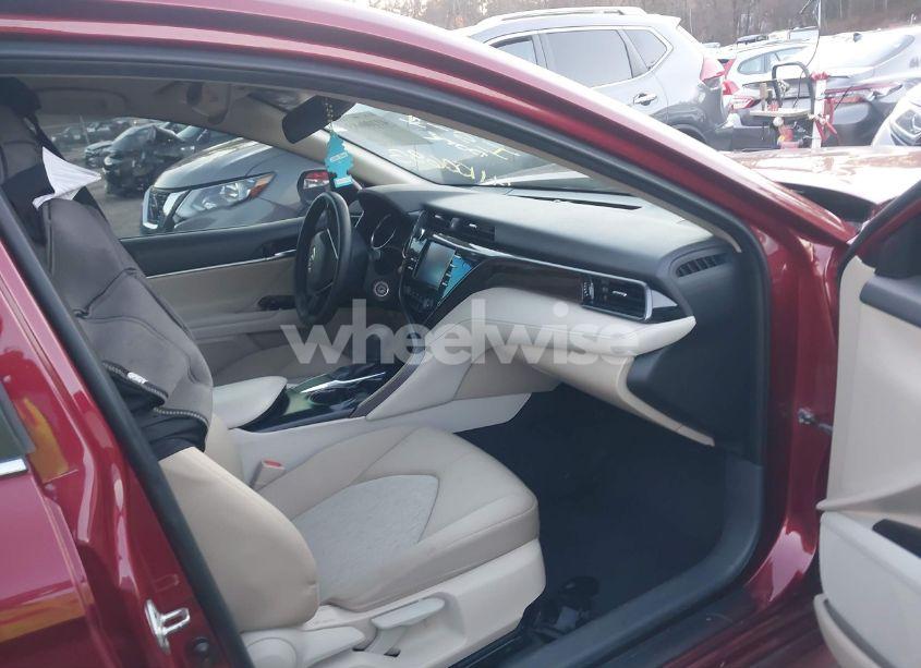 Photo 5 of 2019 Toyota Camry LE (VIN 4T1B11HK9KU692252)