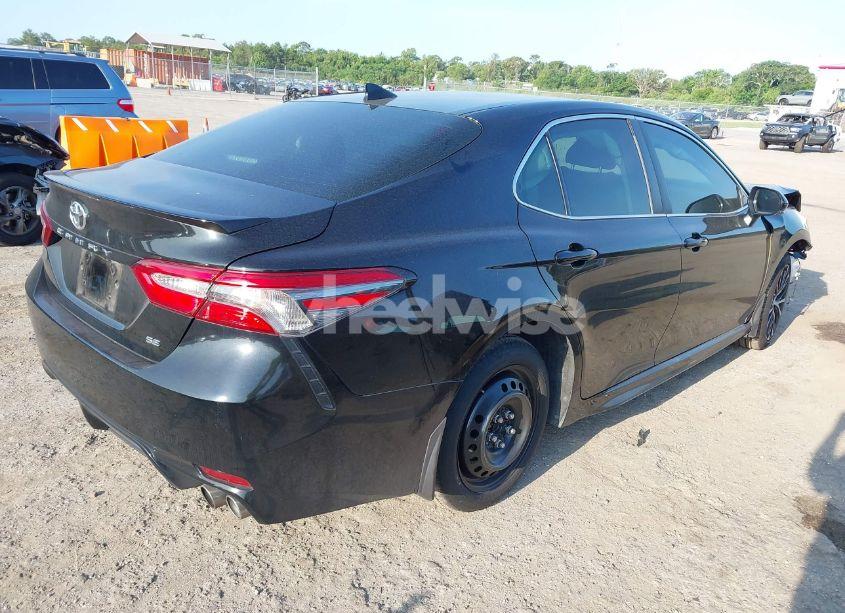 Photo 4 of 2019 Toyota Camry L/LE/SE/XLE (VIN 4T1B11HK9KU694938)