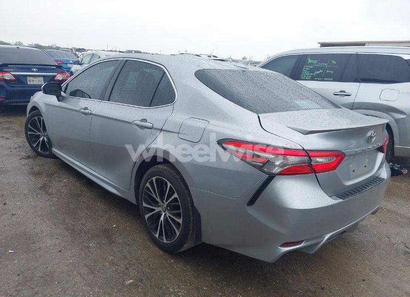 Photo 3 of 2019 Toyota Camry SE (VIN 4T1B11HK9KU698049)