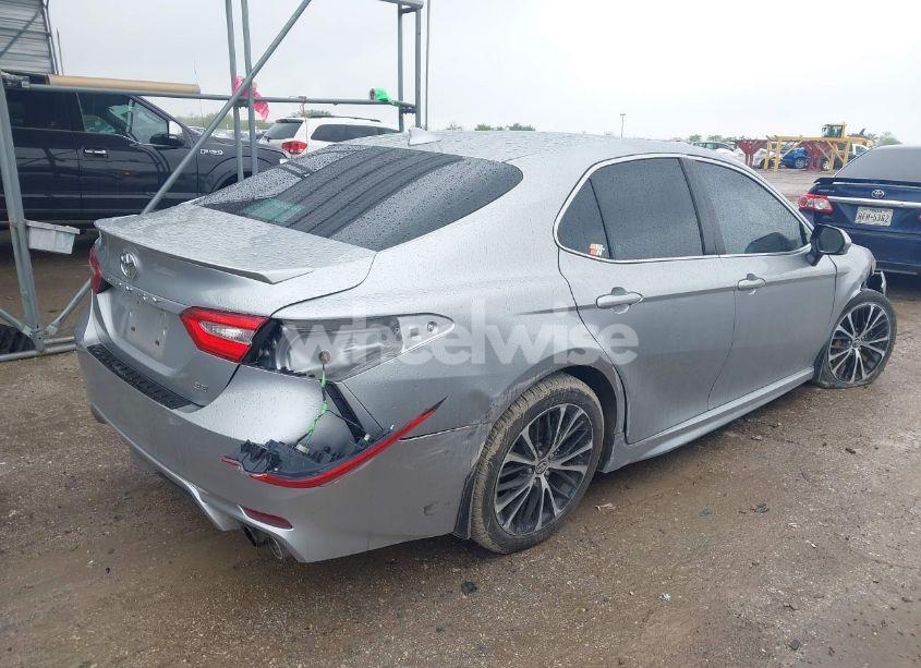 Photo 4 of 2019 Toyota Camry SE (VIN 4T1B11HK9KU698049)