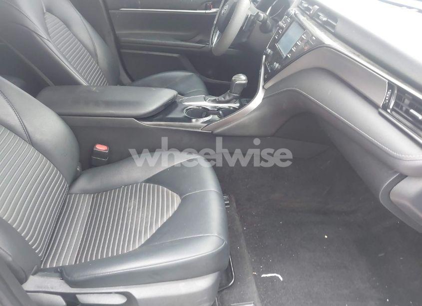 Photo 5 of 2019 Toyota Camry SE (VIN 4T1B11HK9KU698049)