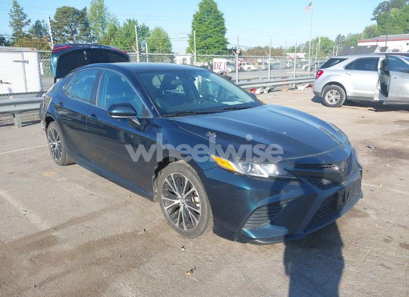 2019 Toyota Camry SE (VIN 4T1B11HK9KU706750) main photo