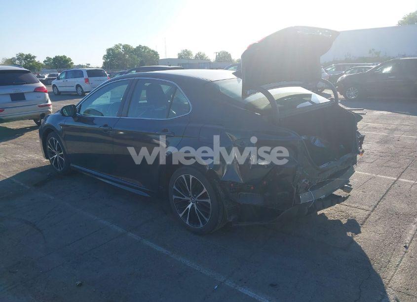 Photo 3 of 2019 Toyota Camry SE (VIN 4T1B11HK9KU706750)