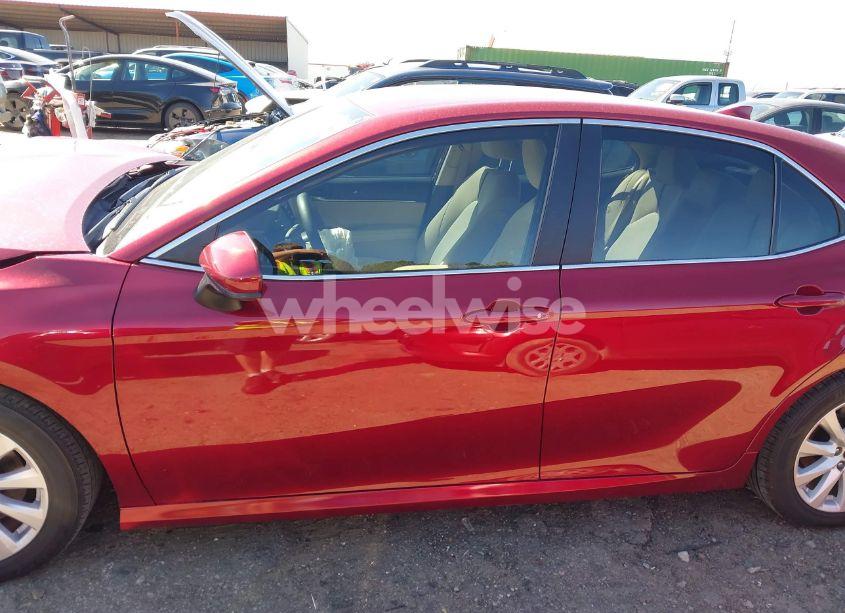 Photo 14 of 2019 Toyota Camry LE (VIN 4T1B11HK9KU708126)