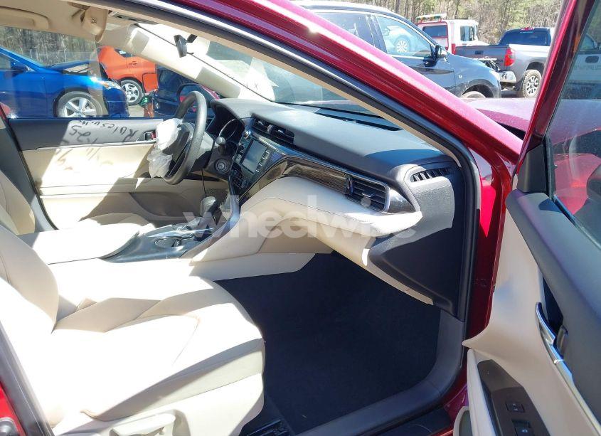 Photo 5 of 2019 Toyota Camry LE (VIN 4T1B11HK9KU708126)