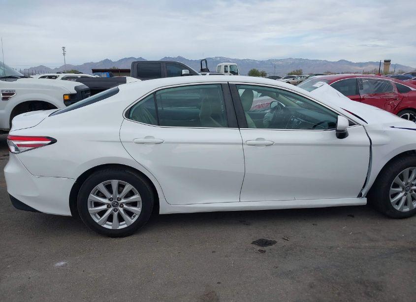 Photo 14 of 2019 Toyota Camry LE (VIN 4T1B11HK9KU730532)